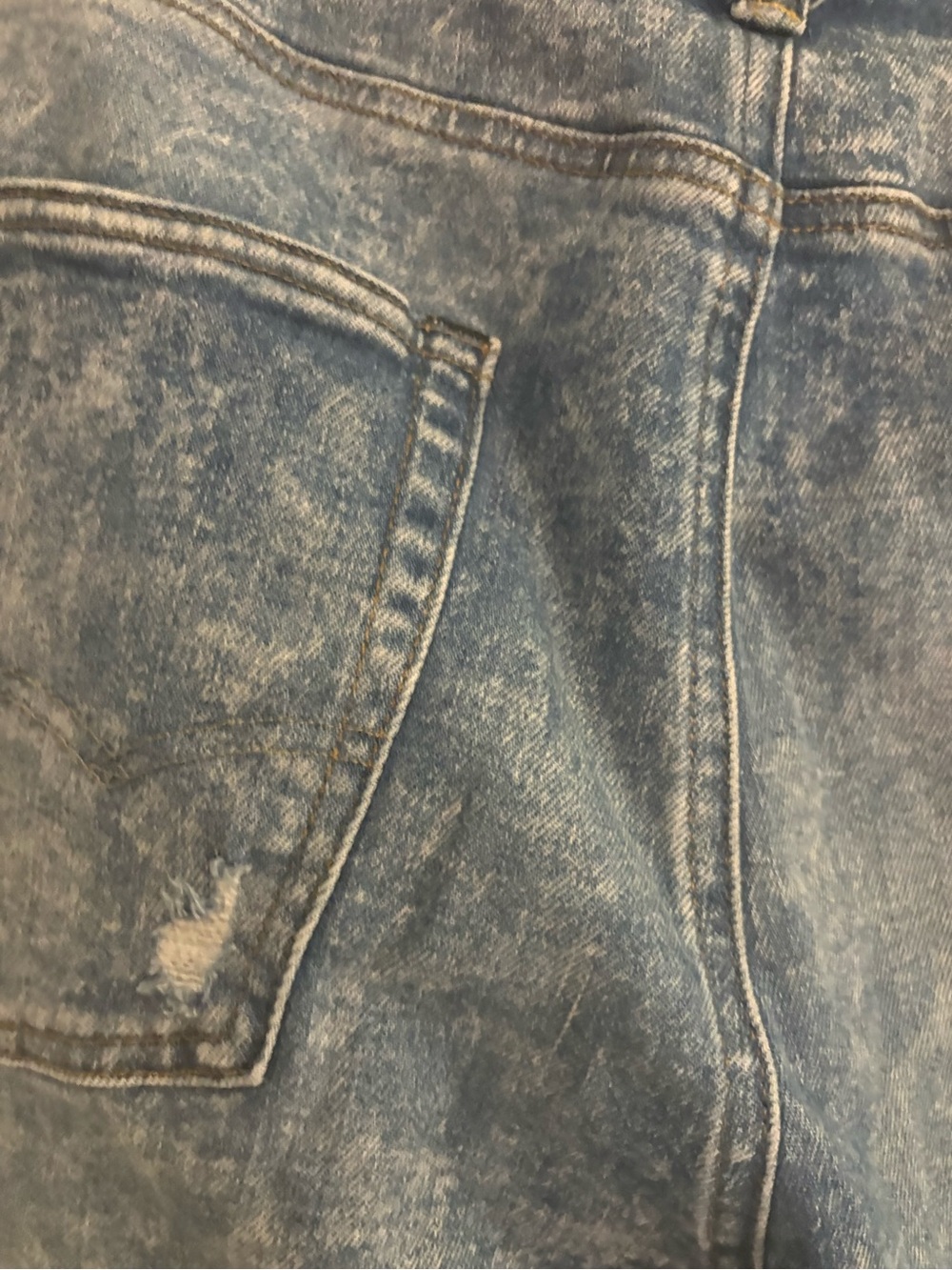Bundle 3 for $15.American Eagle Outfitters Distressed Acid-Wash Blue Denim Short - Picture 11 of 11